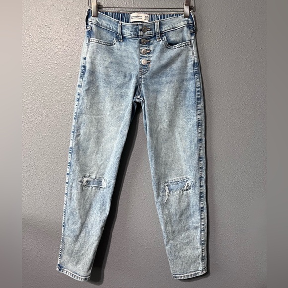 Abercrombie Kids High-Rise Mini Mom Girls Jeans Sz 9/10 (L) Long Light Wash EUC - Picture 1 of 5